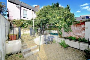 Communal courtyard- click for photo gallery